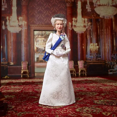 Ко дню рождения королевы Елизаветы II выпустили Барби, которая ее точная копия - фото 543580