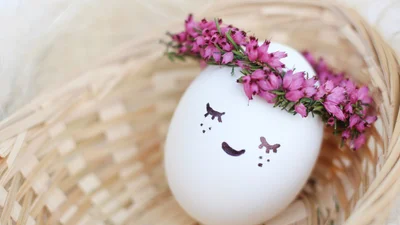 Проста відеоінструкція, як оригінально пофарбувати крашанки