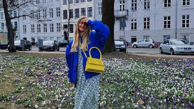 Датская блогерша поддерживает Украину стильными и яркими образами цветов нашего флага