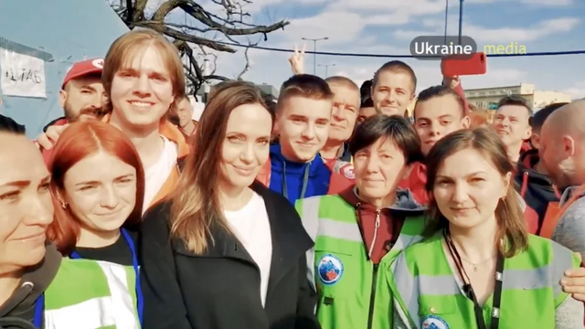 Анджелина Джоли прокомментировала свой неожиданный визит в военную Украину - фото 543957