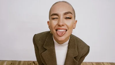 ROXOLANA - Тримайся - новый стильный трек о непобедимых украинцах