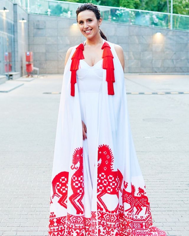 Джамала продает платье, в котором открывала 'Евровидение 2017' в Киеве - фото 544375