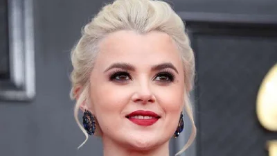 Мика Ньютон выпустила первую песню за 9 лет – она об Украине