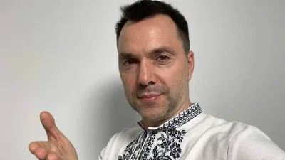 Осторожно, очень горячо: Алексей Арестович разделся в прямом эфире