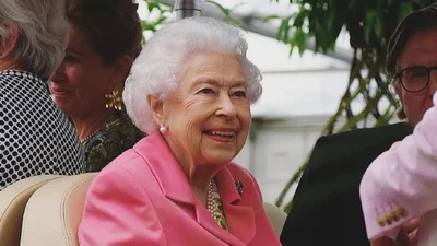 Зустрічайте новий офіційний портрет Єлизавети ІІ до її платинового ювілею