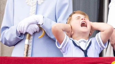 "Скучные" и потешные мины принца Луи рассмешили толпу на праздновании юбилея королевы