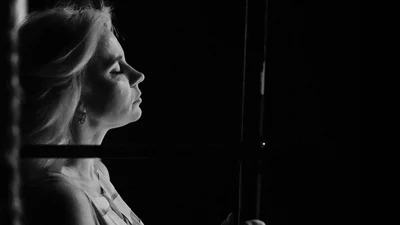 Лилия Ребрик показала разрушенную ракетой многоэтажку в Киеве