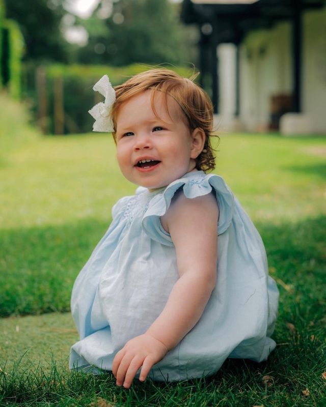 Меган Маркл і принц Гаррі вперше показали фото однорічної доньки - фото 545228