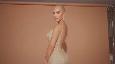 Ким Кардашьян сумела испортить культовое платье Мэрилин Монро, и все обсуждают этот фейл