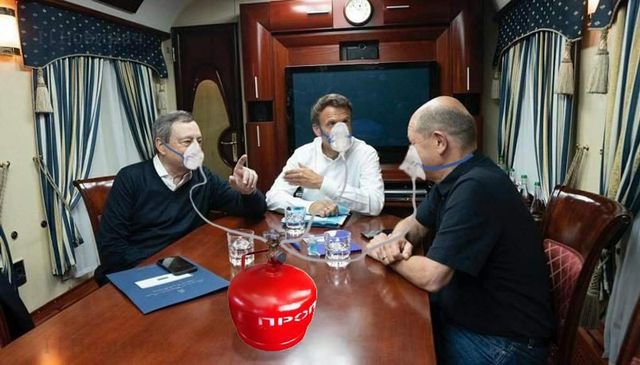 Мемчики, в яких українці насміхаються з Шольца, Макрона і Драгі облетіли мережу - фото 545591