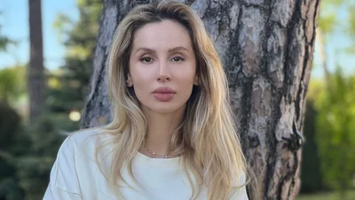 Світлана Лобода показала невідфотошоплене селфі, де позує без макіяжу і з молодшою сестрою