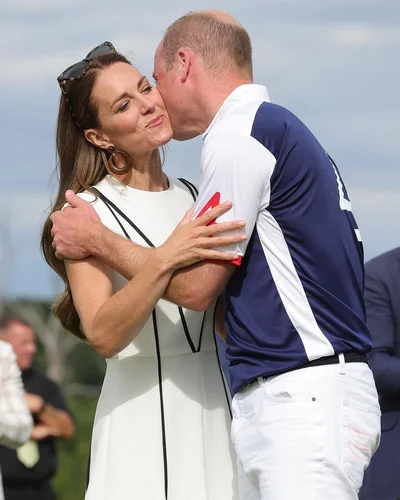 Мережу підкорив ніжний поцілунок принца Вільяма і Кейт Міддлтон - фото 546279
