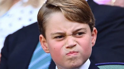 Принц Джордж впервые посетил Уимблдон и его рожицы показывают, как там было "весело"
