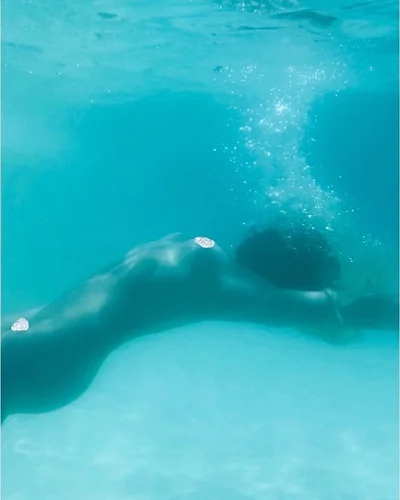 Голая Бритни Спирс представила себя Русалочкой, позируя под водой - фото 546465