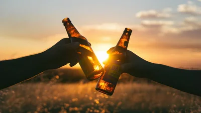 Выяснили, с какого возраста алкоголь может приносить пользу организму