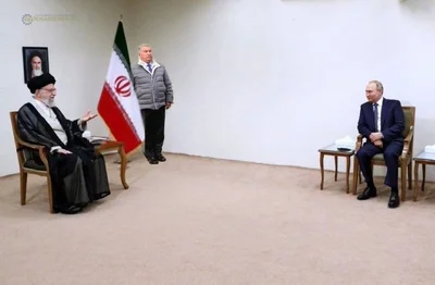 Юзеры разобрали на мемы фото трусливого путина с лидером Ирана - фото 546705