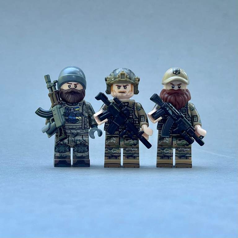 Lego присвятив відважним українцям нові моделі - це фігурки захисників 'Азовсталі' - 546747 Lego присвятив відважним українцям нові моделі - це фігурки захисників 'Азовсталі' - фото 546747