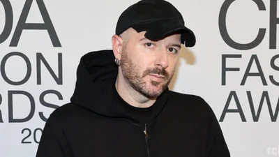 Креативный директор Balenciaga выпустил свитшот с символикой Украины