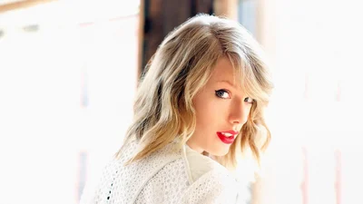 Тейлор Свифт возглавила рейтинг звезд, чьи самолеты больше всего загрязняют воздух