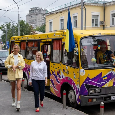 В проекте Леси Никитюк 'Ле Маршрутка' снялась посол США в Украине Бриджит Бринк - фото 547175