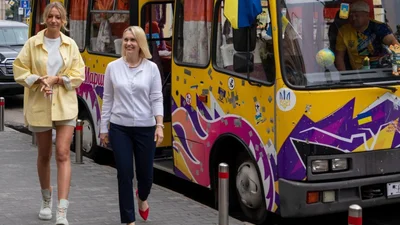 У проєкті Лесі Нікітюк "Ле Маршрутка" знялася посол США в Україні Бріджит Брінк