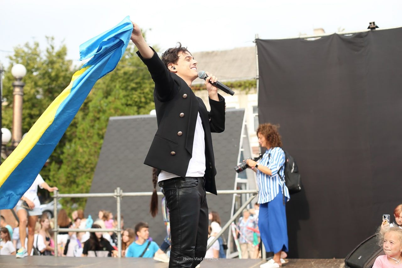 Остапчук, ALEKSEEV, Позитив и другие звезды выступили в Тернополе перед детьми - фото 547211