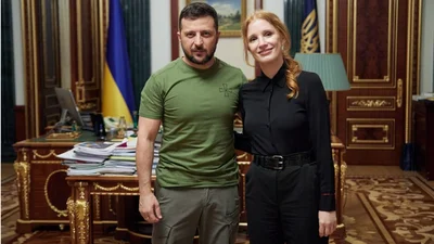 Джессика Честейн приехала на выходные в Киев