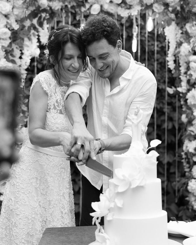 Евгений Синельников показал трогательные фото со своей свадьбы в Буче - фото 547493