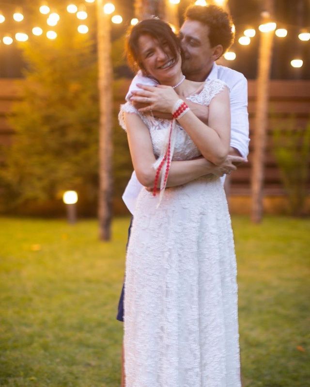 Евгений Синельников показал трогательные фото со своей свадьбы в Буче - фото 547500