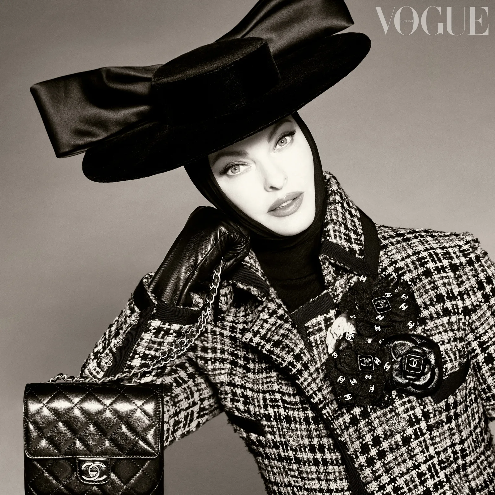 Супермодель 90-х Линда Евангелиста снялась для Vogue со скотчем на лице - 547759 Супермодель 90-х Линда Евангелиста снялась для Vogue со скотчем на лице - фото 547759