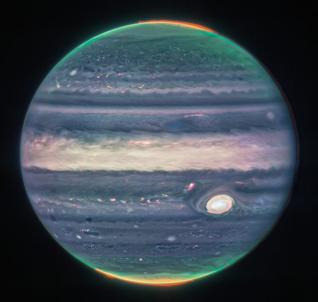 Телескоп NASA разглядел сияние на полюсах Юпитера - фото 547891