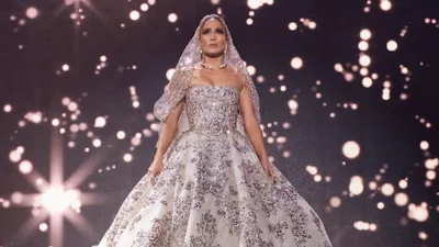 Дженніфер Лопес похизувалася сукнями, в яких святкувала весілля з Аффлеком