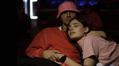 Олег Псюк з Kalush Orchestra засипав мережу романтичними фото з дівчиною