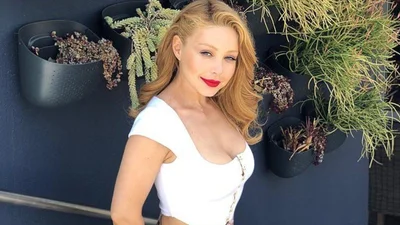 Схудла Тіна Кароль показала стрункі ніжки в коротких шортах