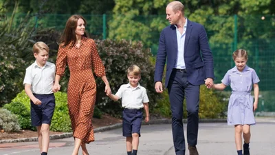 Герцоги Кембриджские отвели троих детей в школу