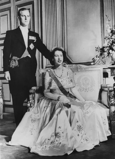 Они всегда смотрели нежно друг на друга: история любви Елизаветы II и принца Филиппа - фото 548590