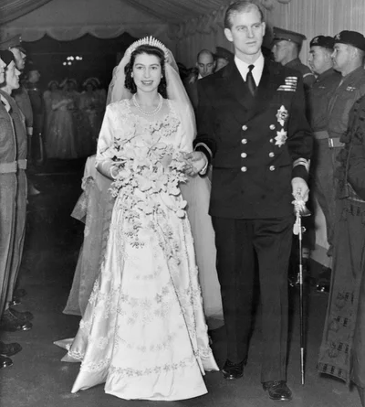 Они всегда смотрели нежно друг на друга: история любви Елизаветы II и принца Филиппа - фото 548599