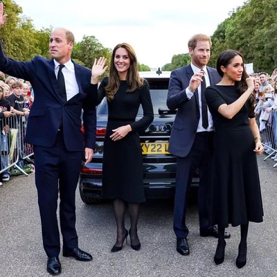 Королевская четверка снова вместе: Меган, Гарри и Кейт с Уильямом на прогулке в Виндзоре - фото 548656