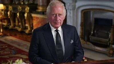 Ось як вітали нового короля Чарльза III в Букінгемському палаці