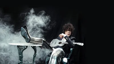 Співачка LP підняла прапор України на концерті у Варшаві