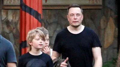 18-річний син Ілона Маска змінив стать та ім'я - ось перші фото, зроблені папараці