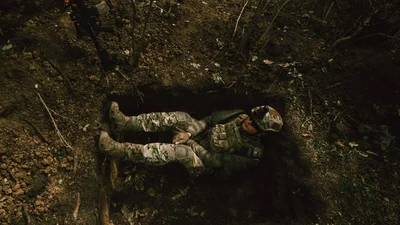 Сильні фото: Бумбокс показав будні Андрія Хливнюка на фронті