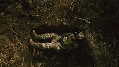 Сильні фото: Бумбокс показав будні Андрія Хливнюка на фронті