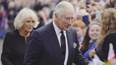 Король и королева и их преемники: первое официальное фото Чарльза ІІІ со старшим сыном