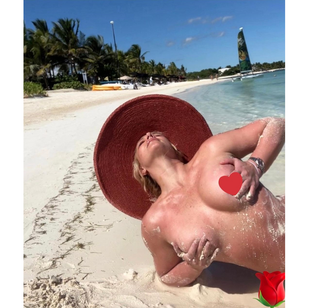 Бритни Спирс снялась полностью голой на пляже, и эти фото будто для OnlyFans - фото 549517