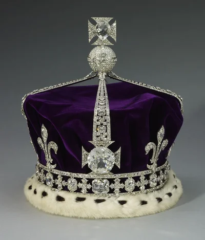 Показали корону, которой коронуют жену Чарльза ІІІ - фото 549529