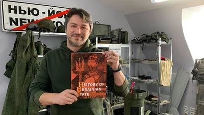 Сергей Притула таки подарил Илону Маску учебник по истории