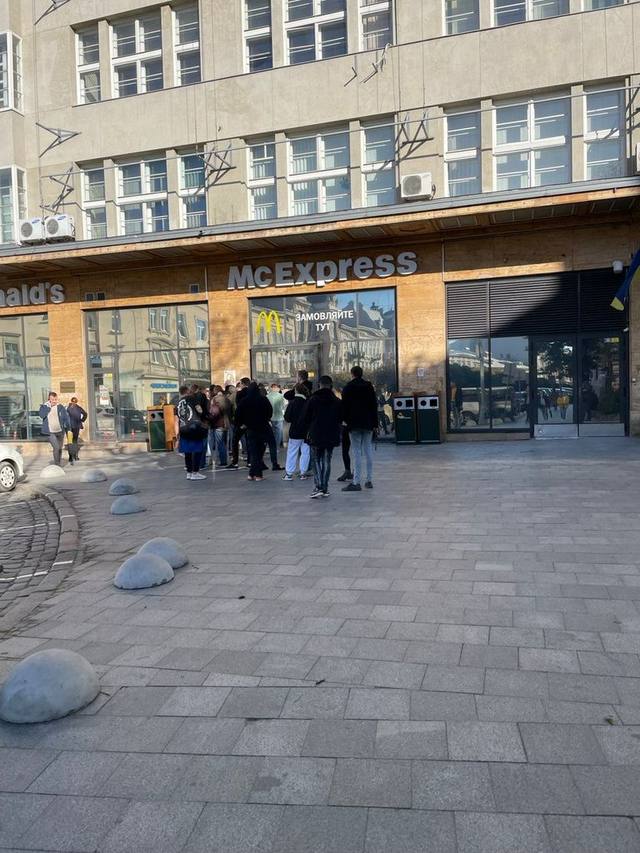 McDonald's открылся в еще одном городе Украины - фото 549913