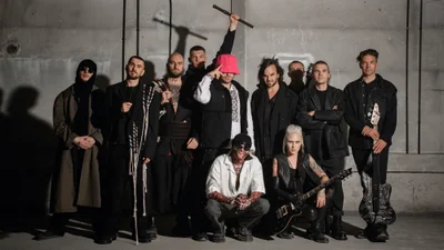 Это ошеломляюще: Kalush и The Rasmus представили "In the Shadows" с украинским колоритом