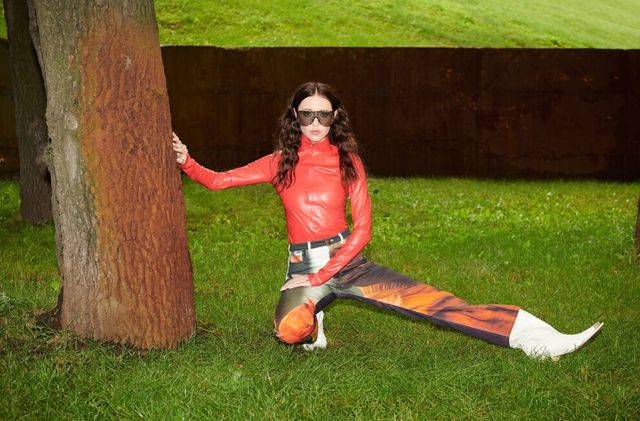 Как нарисованная: Надя Дорофеева снялась в красивом фотосете для Vogue - фото 550175